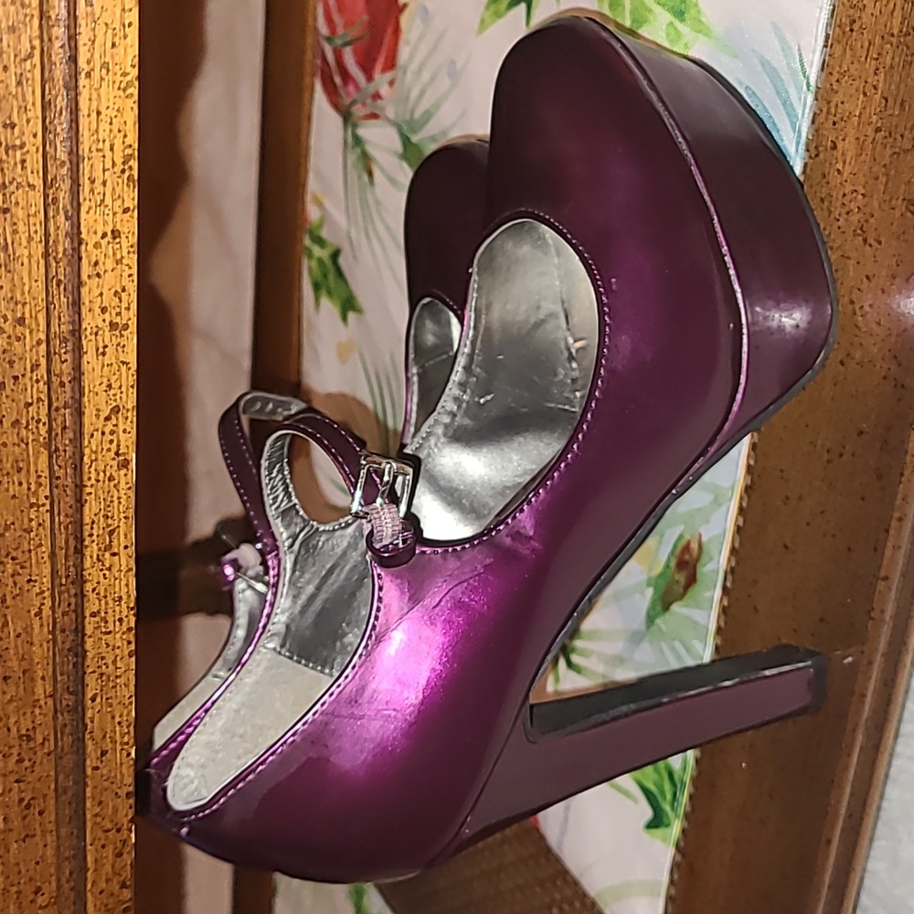 🌺 Guess High Heels